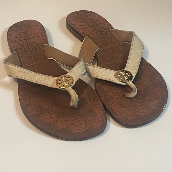 Tory Burch Thora Flat Sandal Size 8 - White / Gold Thong LOGO - Picture 4 of 8